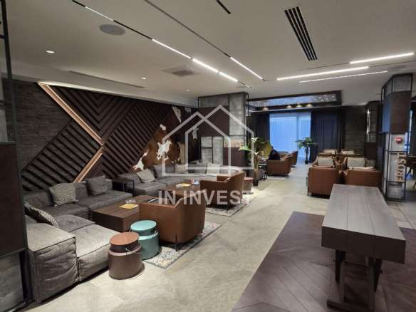 Apartman na Zlatiboru u kompleksu Vila Borova, 35 m², sa odvojenom spavaćom sobom, terasom i pristupom spa centru, restoranu i parkingu.